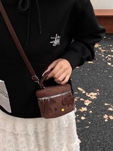 Chic Cartoon KT Cat Handbag Mini Crossbody Bag Fashionable Retro Style Autumn Winter Handbag for Women Rectangular Shape Zipper Closure