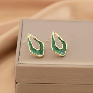 Fashionable Small Metal Earrings without Piercing Vintage Style Incense Plate Ear Clip Geometric Design for Women Fresh out