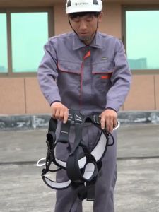 Full Body Safety Harness Outdoor Rock Climbing Tree Rappelling Harness Chest Safety Support Belt Can Bear 250KG