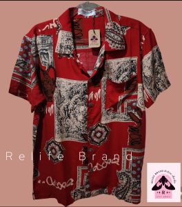 เสื้อเชิ้ตฮาวาย ลายกรอบทองพื้นแดง ใส่ได้ทั้ง ช ญ ผ้าสปันเรย่อน พร้อมส่ง