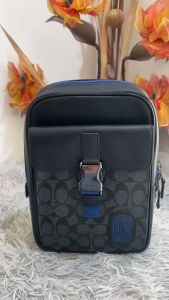 กระเป๋าคาดอกคาดเอว ของแท้ 💯% Coach CC017 คอมพิวเตอร์ TRACK PACK ของ Coach ที่มี logo ของ Coach ในสี กระเป๋า (QBTKG)