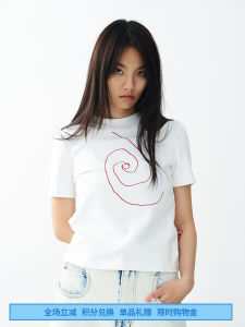 เสื้อยืดแขนสั้นลายพิมพ์ลายสปiral ลายตัวอักษรปักลาย ทรงสลิมฟิต สำหรับผู้หญิง ทรงพอดีตัว คอตตอนผสมโพลีเอสเตอร์