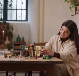 (Ready Stock) 21341 LEGO Ideas Disney Hocus Pocus: The Sanderson Sisters Cottage Building Toy Halloween (2316 Pieces)