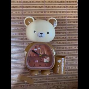 TABLE CLOCK PEN HOLDER 2 in 1 KARAKTER Kitty LUCU JAM MEJA SAYAP Pensil paper weight aksesoris meja