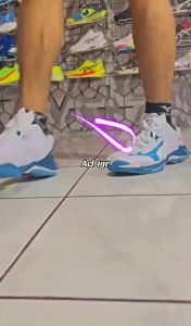 Mizuno Wlz 8 Model Baru Sepatu Volly Pria Decit Bonus Kaos kaki Sepatu Voli Cowok Nyaman Dipakai Sepatu Olahraga Tenis Badminton Pria Berpori