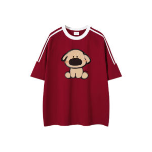 เสื้อยืดแขนสั้นชายทรงหลวมสไตล์อเมริกัน ลายทาง 3 แถบ สีแดง ผ้าฝ้ายผสมยืดหยุ่น ใส่สบาย สำหรับฤดูร้อน