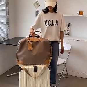 MonQiQi กระเป๋าเดินทางธุรกิจระยะสั้น กระเป๋าเดินทาง กระเป๋าโยคะน้ำหนักเบาสำหรับผู้ชายและผู้หญิง กระเป๋าออกกำลังกาย กระเป๋าเก็บของคลอดบุตรแบบพกพาความจุขนาดใหญ่