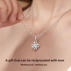 CHEESEFAN | Luxurious Moissanite Single Stone Four-leaf Clover Necklace