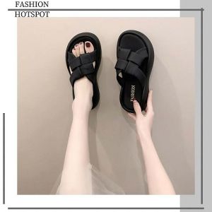 XWshop พิกัดของดีราคาถูก รองเท้าแตะแฟชั่นแบบสวมสำหรับผู้หญิง รุ่นนี้งานแนะนำเลย ดีเทลคือสวยทันสมัยมาก มีให้เลือก 3 สี วัสดุคุณภาพดีราคาไม่แพง กดสั่งเลยจ้า