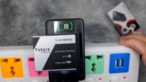 ที่ชาร์จแบบหนีบ แบบมีจอ ใช้ง่าย พร้อมส่งในไทย อุปกรณ์ชาร์จแบตเตอรี่ LCD สำหรับโทรศัพท์มือถือ USB-Port ที่ชาร์จ แบต แบบหน