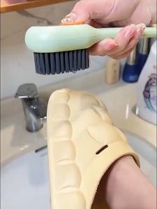 Berus cuci kasut 👟加液鞋刷多功能刷鞋专用专业洗鞋子软毛不伤鞋家用洗衣服刷子 Tradlux Soap Dispensing Shoe Cleaning Brush With Handle Reusable Cleansing Brush