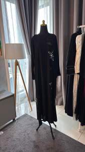 Elegant Dubai Abaya Premium Set Deep Black Base with Delicate Hand Applied Beadwork Flowing Floral Design Soft Premium Fabric Minimalist Front Hidden Closure
