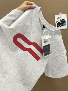 เสื้อยืดคอกลมแขนสั้นทรงหลวมผ้าฝ้ายแท้สำหรับผู้ชาย สีเทา แฟชั่นฤดูร้อน เสื้อแขนสั้นทรงหลวม เสื้อผ้าทำงานสไตล์อเมริกัน