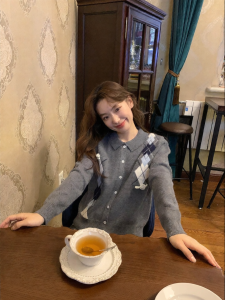 NIHAOKANONG | Áo Sweater Mở Trước Cổ Đan Nơ Carô Đối Lập