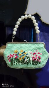 Dompet rajut Eruna