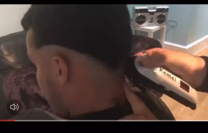 ปัตตาเลี่ยนไร้สาย KEMEI KM-809A แบตเตอเลี่ยน ใบตัดไทเทเนียม ปัตตาเลี่ยนตัดผม มาพร้อมหวีรอง 4 ขนาด 361013 mm