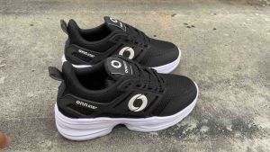 Sepatu Anak Sekolah & Olahraga: Pilihan Terbaik Untuk Pria, Wanita & Anak