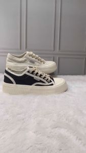 Sepatu Wanita Bahan Kanvas & Sneakers Hitam