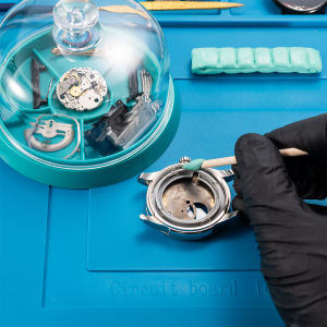 6 ช่องนาฬิกาฝุ่นแผ่นพร้อมถาดนาฬิกาซ่อมเครื่องมืออะไหล่ Protector ช่างซ่อมนาฬิกาซ่อมเครื่องมือเครื่องประดับเครื่องมือ