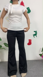 ชุดเซ็ตผู้หญิง  เสื้อดีไซน์เรียบหรู + กางเกงทรงสวย