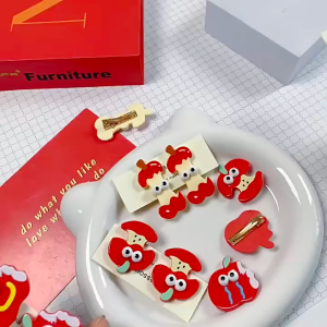 DAIMEISHU กิ๊บติดผมแอปเปิ้ลสีแดงสุดแปลกตาลายการ์ตูนกิ๊ปหนีบผมแอปเปิ้ลตาโตอเนกประสงค์สำหรับผู้หญิงยางรัดผมกิ๊บปากเป็ด