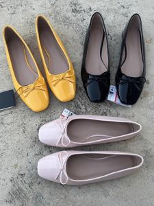 รองเท้าส้นแบนหัวเหลี่ยมผูกโบว์ผีเสื้อสำหรับผู้หญิงไซส์ใหญ่ ฤดูร้อนปี 2025 รองเท้าลำลองแบบสวมสบาย สไตล์ลำลอง