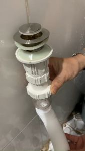Xả nhấn tay lavabo KAG-KX58 chống trào ngược ngăn mùi hôi bộ xả chậu rửa mặt thoát nước nhanh co bẻ ( xả ruột gà nhựa trắng)