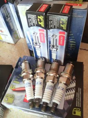 Bugi đánh lửa Denso Platinum Cao cấp (ren 14 chân ngắn)Vios Altis Yaris Camry Accent Cerato Caren Elantra Honda Civic City...