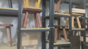 Ghế tai thỏ gỗ tự nhiên cho bé ghế ngồi thay giày ghế tròn mẫu giáo đáng yêu