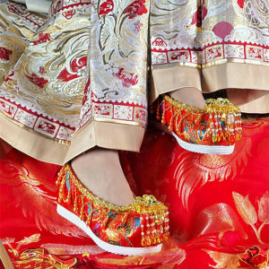 New Tassel Chinese Wedding Shoes Xiuhe Bridal Wedding Shoes Womens Hidden Heel Han Dynasty Embroidered Shoes Chinese Ancient Style with a Chaplet and Official Robes
