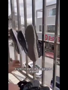 Multifunctional windowsill thickened stainless steel shoe drying rack balcony buckle type household space saving shoe drying rack windproof