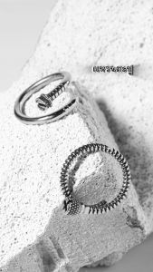 CHANTARA - Twisted Nail Ring และ Spiral Twisted Nail Ring คุณค่าใช้จ่าย 925 ตัวเรือนเงิน สีเงินรมดำ แฟชั่นแห้ง ถูกจัดเลี่ยง และสามารถทำได้ในการกระตุ้นผ้า