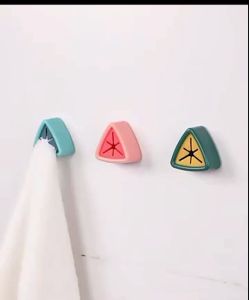 ตัวล๊อคผ้า ตะขออเนกประสงค์ ที่แขวนผ้าติดผนัง ตัวแขวนผ้าแบบไม่เจาะรู มีเทปกาวในตัว ติดตั้งง่าย