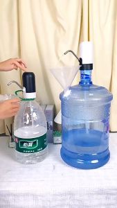 SUGA พร้อมส่ง เครื่องปั้มน้ำอัตโนมัติ ขนาดเล็ก ปั้มน้ำดื่ม เครื่องกดน้ำอัตโนมัติ ใช้งานง่าย ชาร์จไฟผ่านสายUSB COD SUR322