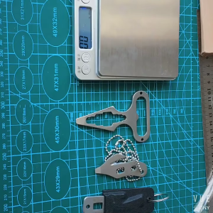 1Pcs Multifunction Key Tool Stainless Steel Multitool Wrench Opener Keychain Outdoor Multifunction Keychain Durable Steel for Survival Camping Hiking