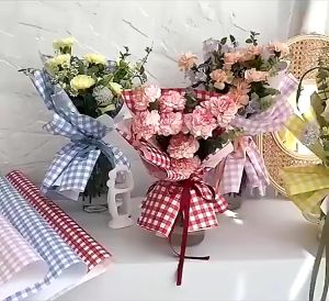 Isi 20 LEMBAR Kertas Buket0 Bunga Wisuda Anniversary Romantis Motif Kotak Kotak Flower Wrapping  Paper Square Pattern Motif Kotak KB096