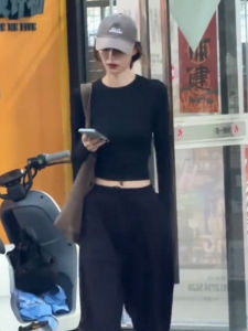 Áo Thun Dài Tay Cổ Tròn Ôm Vừa Vặn Thời Trang Thu Đông Cho Nữ Áo Thun Ngắn Màu Trơn Phong Cách Hàn Quốc Áo Thun Thường Ngày