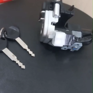 สวิทช์กุญแจชุดใหญ่ Click -125i รหัส KZR-600