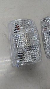 [READY STOCK] Isuzu NPR66 NHR NKR NPR Hicom 2.8 4.3 MTB Crystal Clear Corner Light Parking Signal Lamp Angle Lamp Lori