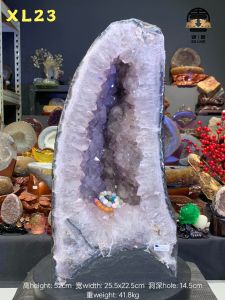 fengshui fire element 火形🔥💯天然紫水晶洞 全玛瑙+绿幽灵共生边 14.5cm洞深✅ 紫晶牙带有黄娇花+黑碧玺共生矿 (如定制实木底座另加RM60⬅️双喜福利价) 高height: 52cm 宽width: 25.5x22.5cm 洞深hole: 14.5cm 重weight: 41.8kg