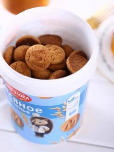 Little Hedgehog Oats Walnut round Biscuits Mini Old Fashioned Whole Grain in Bucket Snacks Russian Imported 300g