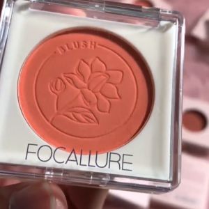 ORIGINAL BPOM FOCALLURE JasmineMeetsRose Blush Tahan Lama High Pigment Natural bedak diproduksi melalui teknologi unggulan kemudian ditambah minyak esensial membuat perona pipi memiliki aroma mawar dan melati
