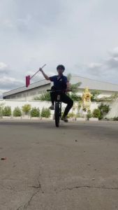 ไม้กวาด ไม้กวาดพื้นพลาสติก ไม้กวาดน้ำ ตราสมอ อย่างดี ราคาต่อ 1 อัน