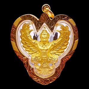 K931 ครุฑ หลวงพ่อ วราห์ วัดโพธิ์ทอง ปี 67 พญาครุฑ เนื้อโลหะ ชุบทอง กรอบทองไมครอน ขนาด 4x3.5 cm. พร้อมส่ง