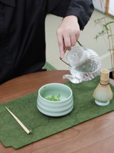 Japanese Matcha Set Ceremony with Whisk Holder 4-piece Gift Box Suitable for Friends Gathering