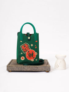 กระเป๋าสะพายข้างถักสำหรับผู้หญิง ความจุขนาดใหญ่ กระเป๋าใส่โทรศัพท์มือถือแบบพับได้ กระเป๋าใส่ของขวัญสำหรับปีใหม่ กระเป๋าสะพายข้างแบบสะพายข้าง