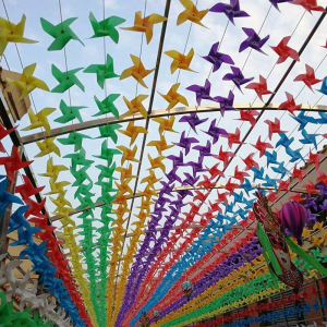100pcs + 30M Wire Rope + Fitting Waterproof Resistance Damage Plastic Windmill Toys Garden Lawn Party Decor Toy Gift for Kids