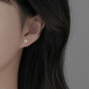 ต่างหูเงินแท้สำหรับผู้หญิง ดีไซน์เรียบง่าย ดีไซน์เฉพาะตัว หรูหรา ดีไซน์คลื่นเมฆ เครื่องประดับแฟชั่น 925 เงินแท้
