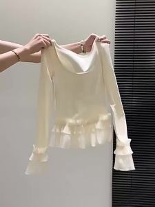 La Chapelle | Áo Thun Dài Tay Cổ U Viền Xếp Ly