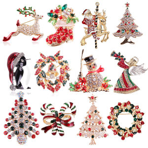 Fashionable Christmas Day Lapel Pins Female Style Deer Wreath Snowflake Bell Alloy Fashion Jewelry Accessories